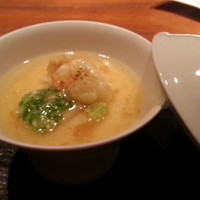 ラ・ボンバンス - クリームチーズ、ゴマ豆腐、手長えび、オクラの茶碗蒸し、ウメソース