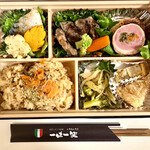 一味一笑 - 肉3魚1弁当（2160円）