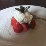 ラ クチーナ ヴェンティトレ - 2013/05　いちご