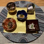 京都牛懐石 稲吉 - アミューズ　①京都牛の甲州漬　②京赤地鶏とルビーグレープフルーツ　③鮑の白ワイン煮　④鮪のシャルロット　⑤栗麩と京都牛肉味噌