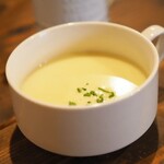 フレンチ食堂 Bochi Bochi - スープは量もたっぷり