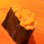 鮨 あらい - 馬糞ウニ。海苔は青混ぜかな。香りが素敵