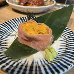広島ホルモン・冷麺・元祖たれ焼肉 肉匣 - ウニ肉巻き寿司