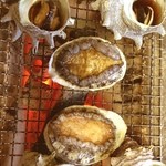 民宿　菊水 - アワビ
サザエ
カニ
エビ
残酷に焼いてたべちゃいました(*^_^*)
