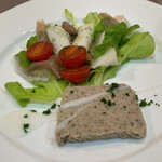 伝統的なイタリア料理の宿 ホテルセントビレッヂ - 生ハムの野菜サラダと牛肉のテリーヌ