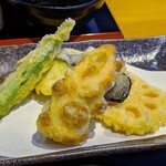 天ぷらとワイン 小島 - ちくわ、レンコン、ナス、旬野菜（活!!穴子天定食）