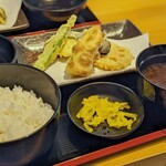 天ぷらとワイン 小島 - まだ穴子がのっていない「野菜天定食」状態の「活!!穴子天定食」