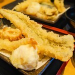 天ぷらとワイン 小島 - 活穴子、海老、半熟卵ほか（活!!穴子天定食）