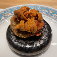 肉割烹 岡田前 - 松坂牛のメンチカツ雲丹のせ