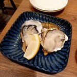 炉ばた 燻製 炉 - 仙鳳趾産生牡蠣 1個380円