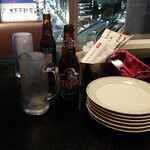 シンガポール・シーフード・リパブリック - タイガービール、テーブルセット