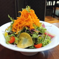 オステリアラマンテ ナゴヤグローバルゲート - シンプルな野菜サラダ（800円）