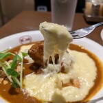 欧風カレー ボンディ - 秘伝のスパイスブレンドのルゥにチーズがトロ〜(*￣∇￣)ノ