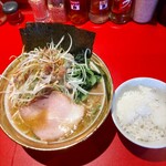 ラーメン 厚木家 - ネギチャーシューと半ライス♪