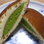 京都宇治 森半 - どら焼き　半分に切ってみました