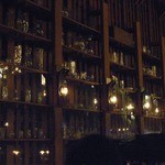 北一ホール - 店内のランプは全部で167個あって毎朝、開店と同時に167個のランプに点灯作業をしてるんだって。開店時間にお店に来ると点灯しているところが見られるそうだよ。