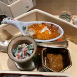 銀座 しのはら - 14. 八寸　雲錦模様の蓋物の中身はこの3品　ほうれん草と赤蒟蒻などの白和え、イカの塩辛、卵豆腐・イクラなどの和え物