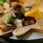 銀座 しのはら - 14. 八寸　蒸し鮑がインパクトの弱い味なので最初に食べてくださいとのこと　カワハギの肝和え、鰻の昆布巻き、卵真薯、菊花蕪、柚子窯