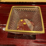 銀座 しのはら - 8. 戻り鰹　玉ねぎ醤油 よーく考えられてるわあと感動