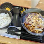 Tsurusu Pakingu Eria No Bori Sen Sunakku Kona - うどん定食_生卵(2022.11)