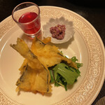 はまあかり潮音閣 - 自家製赤紫蘇ゼリー、もって菊のおひたし、ハタハタの洋風天ぷら