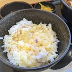 Tsurusu Pakingu Eria No Bori Sen Sunakku Kona - うどん定食_生卵(2022.11)