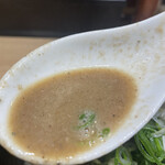 らーめん 伊藝 - トロトロ濃厚豚骨魚介スープ。