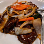 棲鳳閣 - 牛肉の黒胡椒炒め