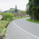 竹仙郷 - もう一つの取り付け入り口ですｗ　奥の道路看板のあたりから、湖沿いの取り付けに入ります。（③、④）　こっちの方がらくだと思います　（’’ｂ