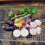 竹仙郷 - 網で焼いていきますｗ　炭のいい香りｗ　結構火力あります　（’’ｂ