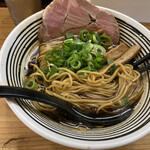 極麺 青二犀 - 漆黒のスープに黒胡椒がベストマッチ