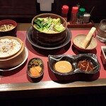 Hinoki - 蒸したセイロとご飯とお汁。お汁の具は根菜でした。