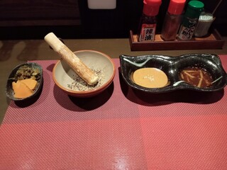 Hinoki - 香の物、塩ゴマ（擦って使います。）ゴマダレ、ぽん酢