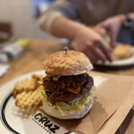 CRUZ BURGERS & CRAFT BEERS - 