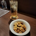 BAR RITZ - 角ハイボールとミックスナッツ