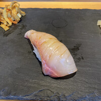 SUSHI TOKYO TEN、 横浜店 - カンパチ