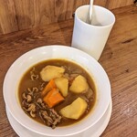 アンティーク - カレーシチューは和風だしのほっこり味です。カレーライスとはかなり味が違うので、食べ比べても楽しいかも