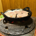 Aigamo Ippin Toriyasu - ◎鴨肉が焼かれたお香ばしい香りが辺りに漂う❗️