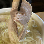 たけはる十八番 - チャーシューは箸で持つと崩れます。