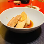Aigamo Ippin Toriyasu - ◎生醤油と大根おろしでシンプルに食べる。薬味の山椒と七味を振りかけても美味い❗️