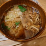 とんかつ とみた - 味噌汁（なめこ、ねぎ、三つ葉）