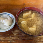 おおもり - 2022/11/17
      かつ丼 味噌汁 お新香 500円