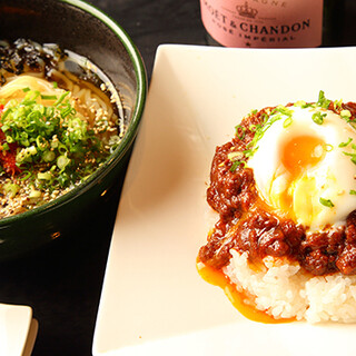 特製冷麺や牛たんと和牛のキーマカレー