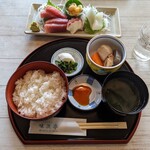 味浜亭 - お刺身定食（まぐろ、タコ、いか）¥1000-