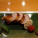 日本料理 たかむら - 比内地鶏の首皮包み焼き