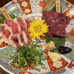 けやき酒場 - 馬肉二種盛り。ニンニクおろしで…