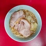 ラーメン二郎 - ラーメン小（麺半分、野菜少なめ、ニンニク少なめ） 800円