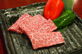 Akasaka Sumibiyaki Niku Kim Boshi - お肉の旨味がたまらない特上カルビ。