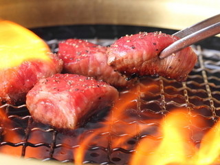 Yakiniku Nabedonya Shikata - 上質なお肉はサッと炙ってシンプルな味付けで召し上がれ