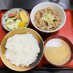 久保田食堂 - 料理写真:「もつ煮込み定食」700円税込み♫